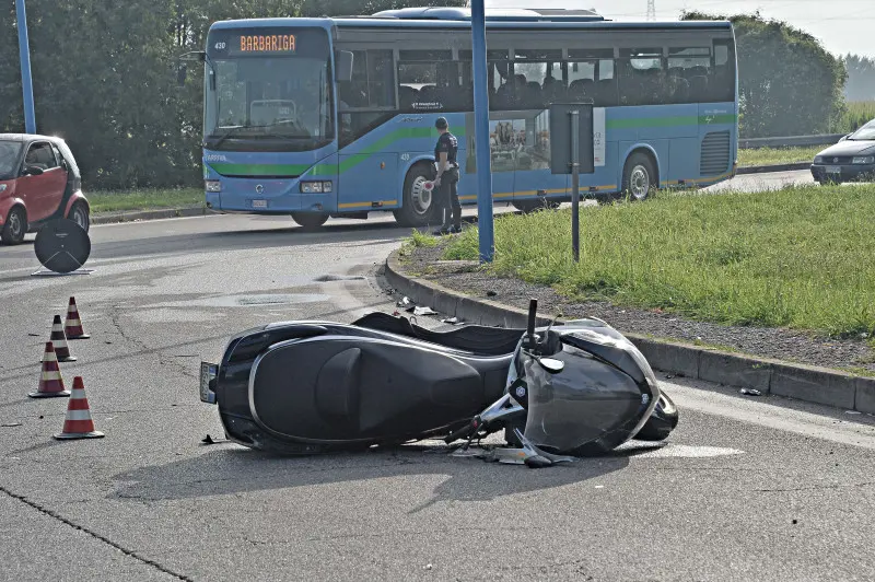 Via del Serpente: incidente prima delle 7