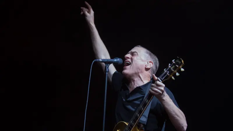 Il concerto rock di Bryan Adams
