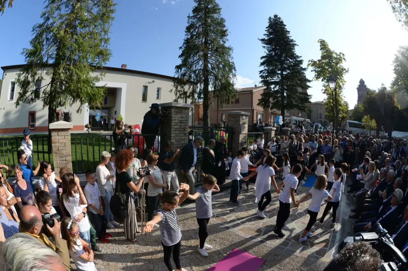 L'inaugurazione della scuola Murri di Gualdo