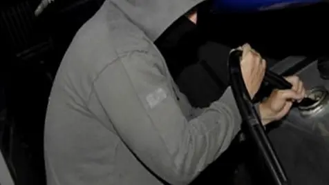 Due giovani residenti a Costa Volpino sono stati arrestati dai carabinieri di Pisogne mentre stavano cercando di rubare il gasolio da un automezzo - Foto di repertorio