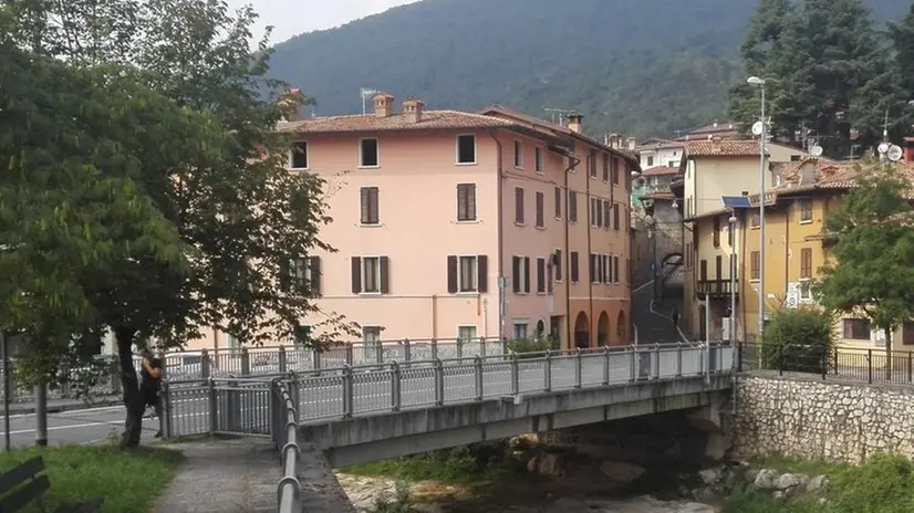 Il ponte sul Vrenda è stato costruito negli anni Novanta - © www.giornaledibrescia.it