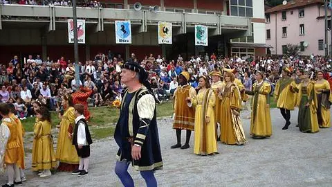 Un'immagine d'archivio di una passata edizione del Palio delle contrade di San Vigilio - Foto © www.giornaledibrescia.it