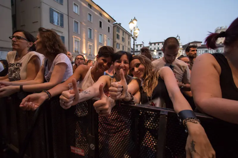 Negrita in concerto in piazza Loggia