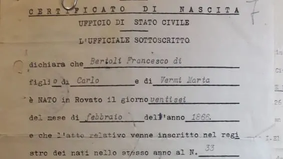 Anno 1954. Il certificato di nascita del bisnonno di Ernesto Adrian Hernandez