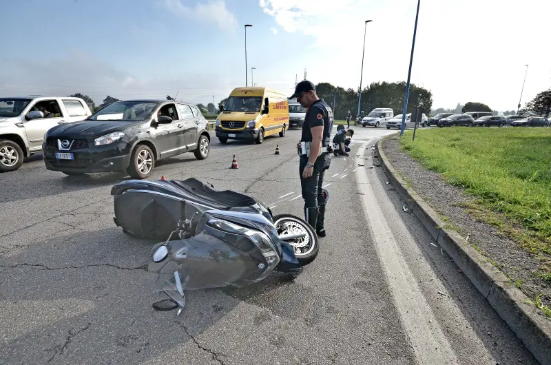 Via del Serpente: incidente prima delle 7