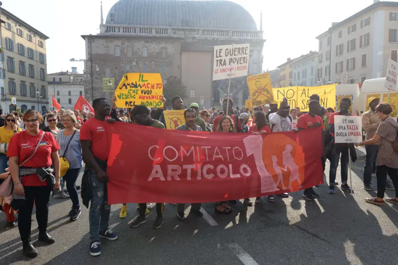 Restiamo Umani, 1.500 persone alla marcia