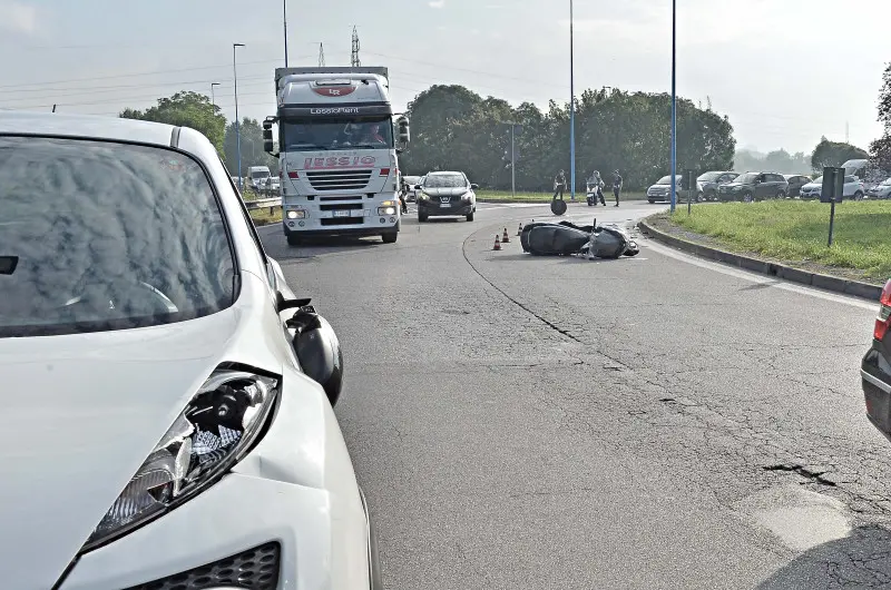 Via del Serpente: incidente prima delle 7