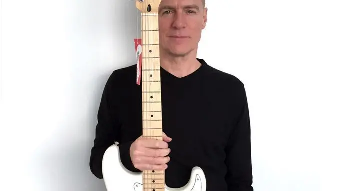 Bryan Adams in una foto dal suo sito ufficiale