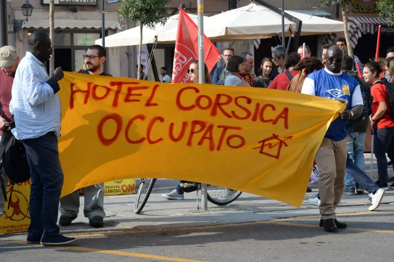 Restiamo Umani, 1.500 persone alla marcia