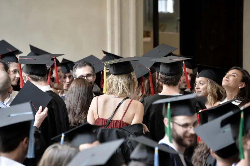 La cerimonia di consegna dei diplomi di UniBs in piazza Loggia