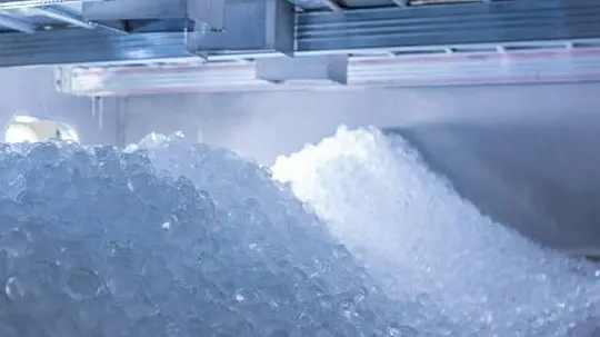 Nelle celle. Il ghiaccio prodotto dalla bresciana Iceland