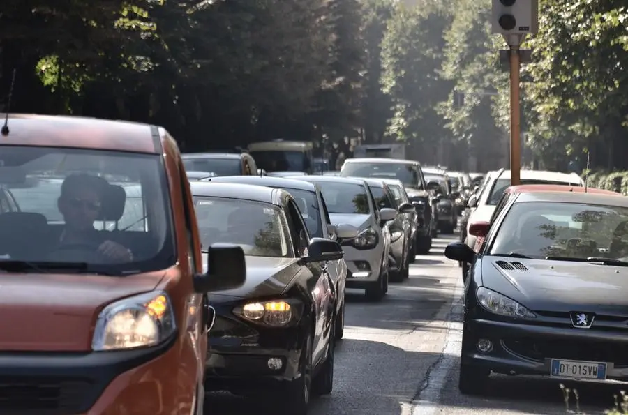 Traffico in via dei Mille
