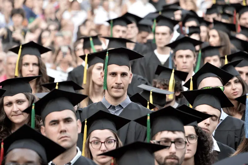 La cerimonia di consegna dei diplomi di UniBs in piazza Loggia