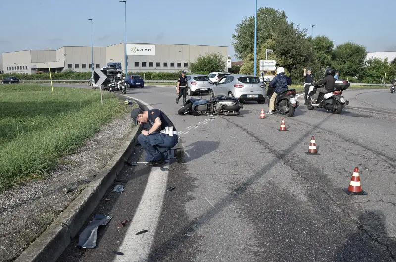 Via del Serpente: incidente prima delle 7