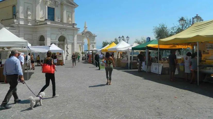 Il cuore della rassegna è il mercato dei produttori - © www.giornaledibrescia.it