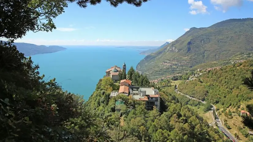 Una suggestiva veduta di Tignale, tra i borghi Bandiera arancione