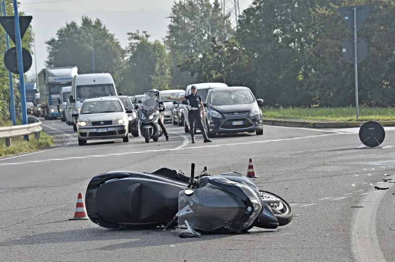 Via del Serpente: incidente prima delle 7