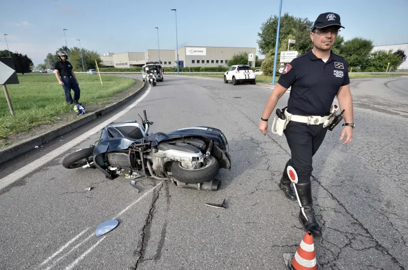 Via del Serpente: incidente prima delle 7