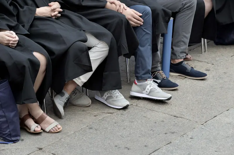 La cerimonia di consegna dei diplomi di UniBs in piazza Loggia