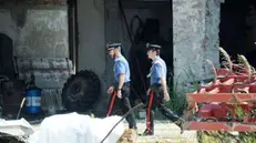 Carabinieri nella cascina in cui è stata sepolta Manuela Bailo