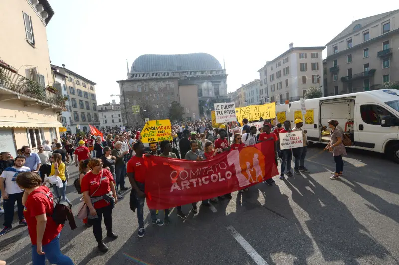 Restiamo Umani, 1.500 persone alla marcia