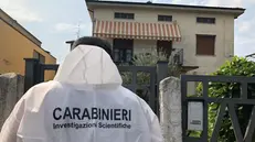 Il sopralluogo della scientifica dei carabinieri per ricostruire la scena del delitto