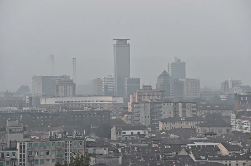 Prima nebbia dell'anno sul Bresciano stamane - Foto Putelli/Neg © www.giornaledibrescia.it