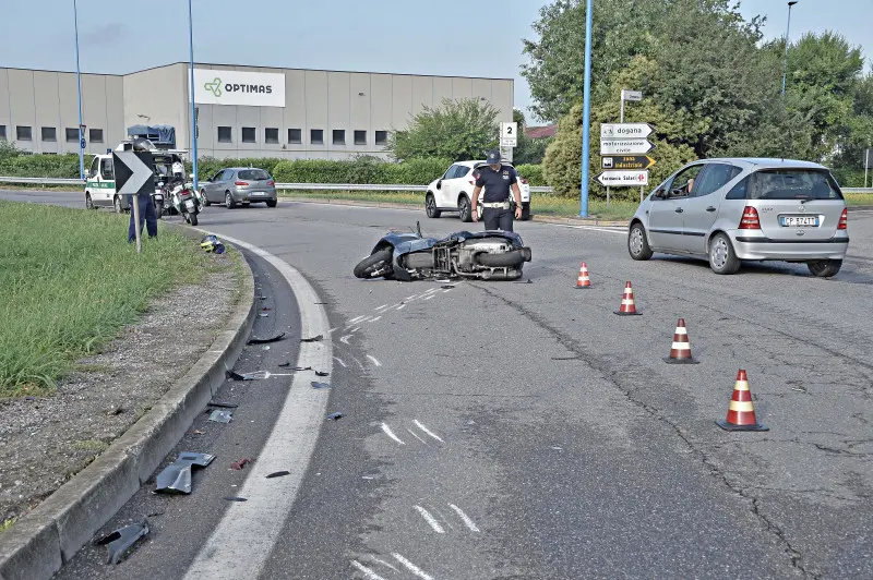 Via del Serpente: incidente prima delle 7