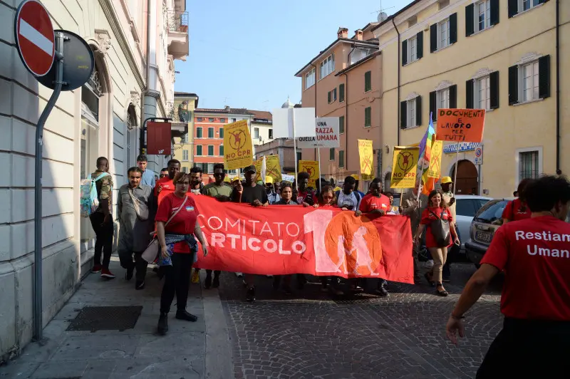 Restiamo Umani, 1.500 persone alla marcia