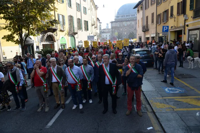 Restiamo Umani, 1.500 persone alla marcia