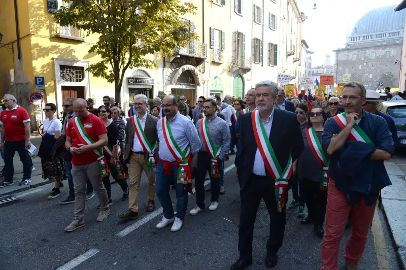 Restiamo Umani, 1.500 persone alla marcia
