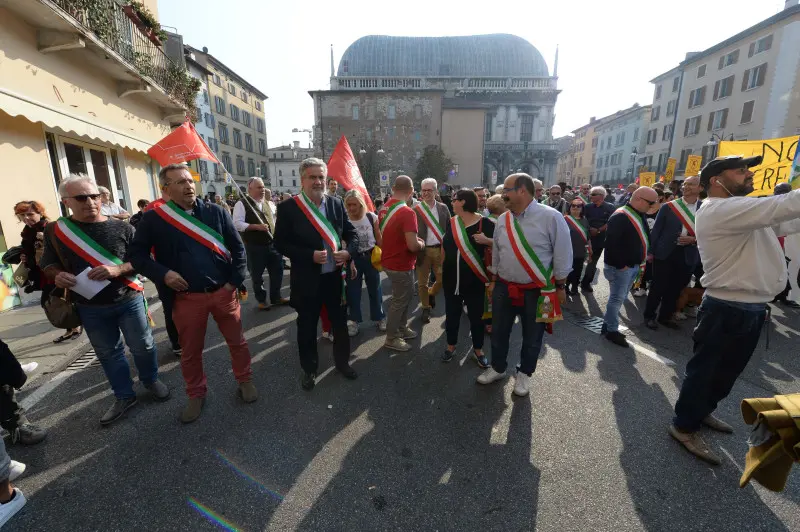 Restiamo Umani, 1.500 persone alla marcia