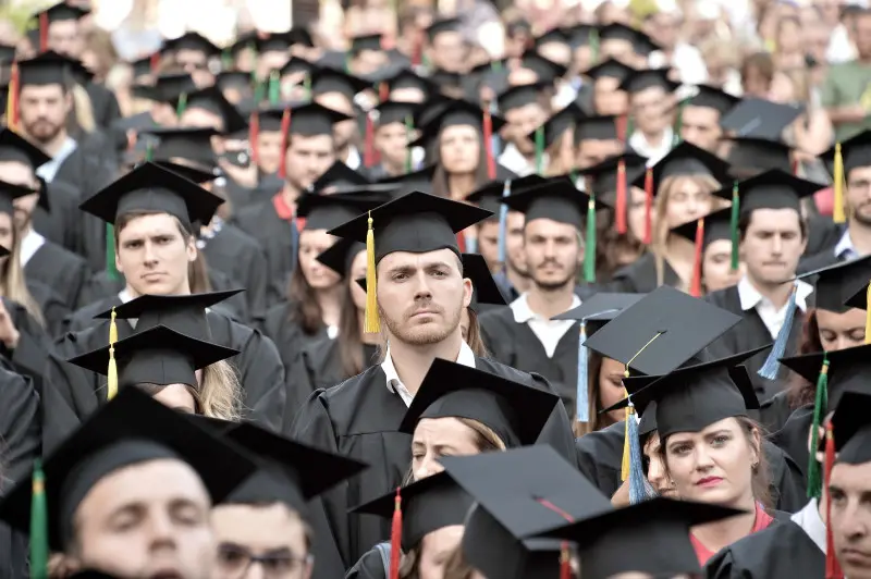 La cerimonia di consegna dei diplomi di UniBs in piazza Loggia