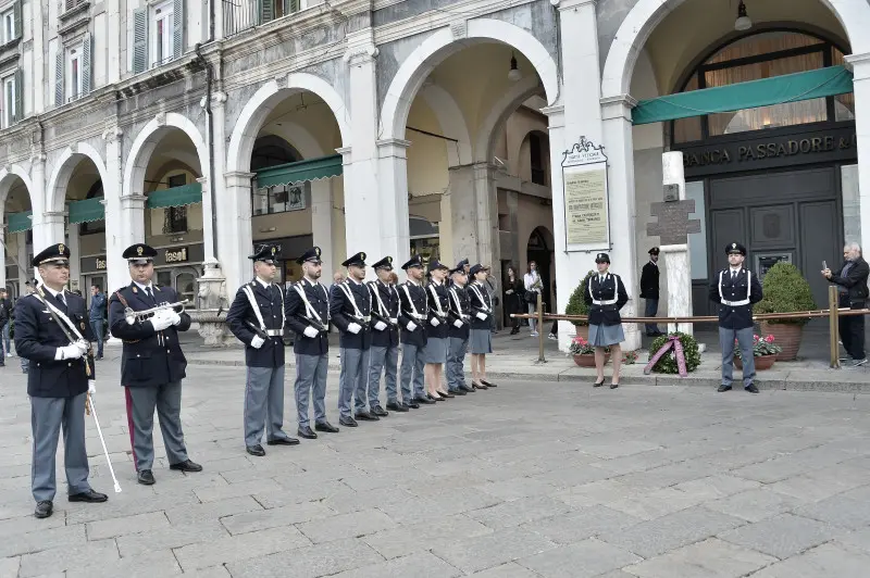 Giuramento in piazza Loggia per i 118 allievi agenti - Foto Pierre Putelli