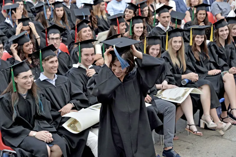 La cerimonia di consegna dei diplomi di UniBs in piazza Loggia