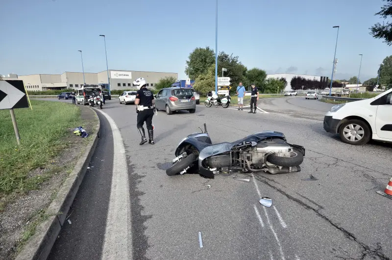 Via del Serpente: incidente prima delle 7