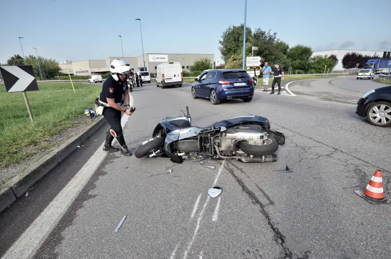 Via del Serpente: incidente prima delle 7
