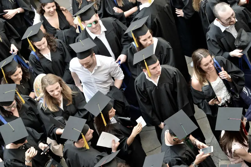 La cerimonia di consegna dei diplomi di UniBs in piazza Loggia