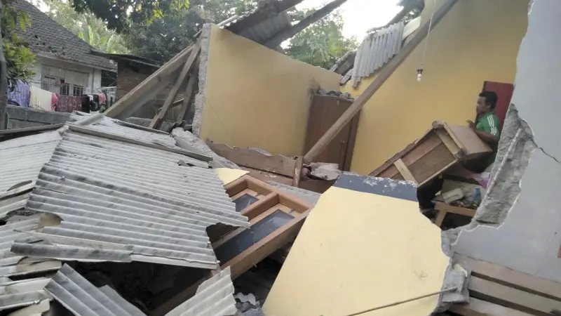 Indonesia, crolli e vittime per la violenta scossa di terremoto