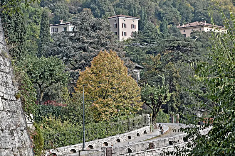 La città si veste d'Autunno -    Foto Pierre Putelli/Neg © www.giornaledibrescia.it