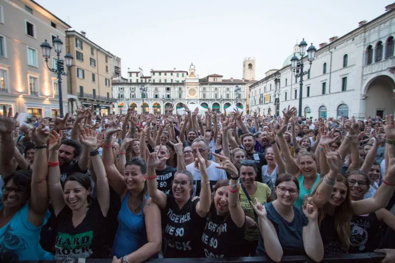 Negrita in concerto in piazza Loggia