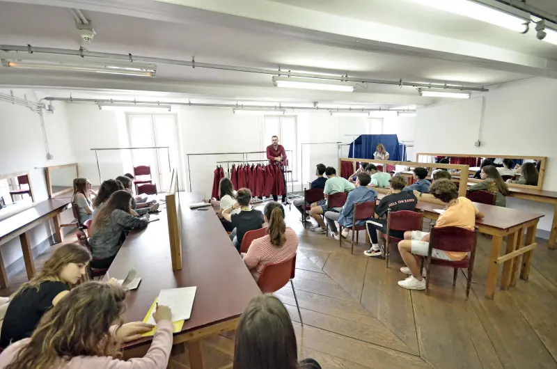 Gli studenti al Teatro Grande