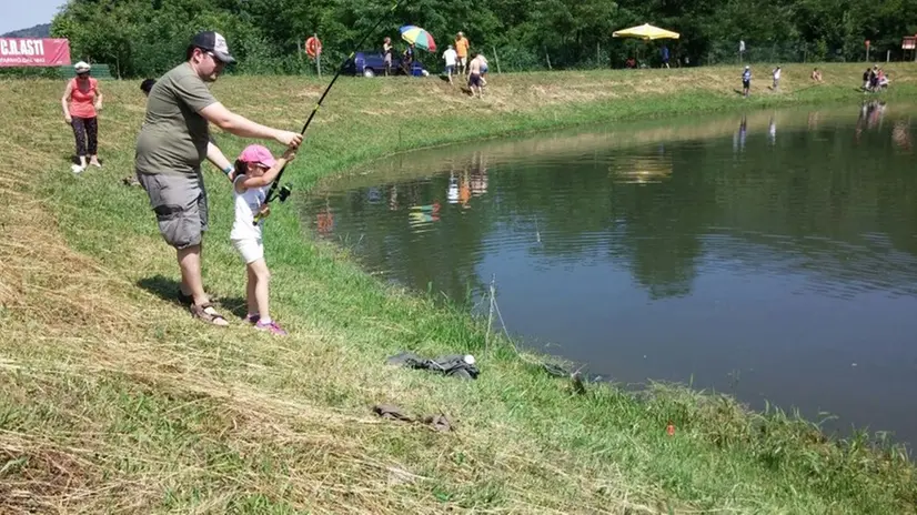 Bambini a pesca