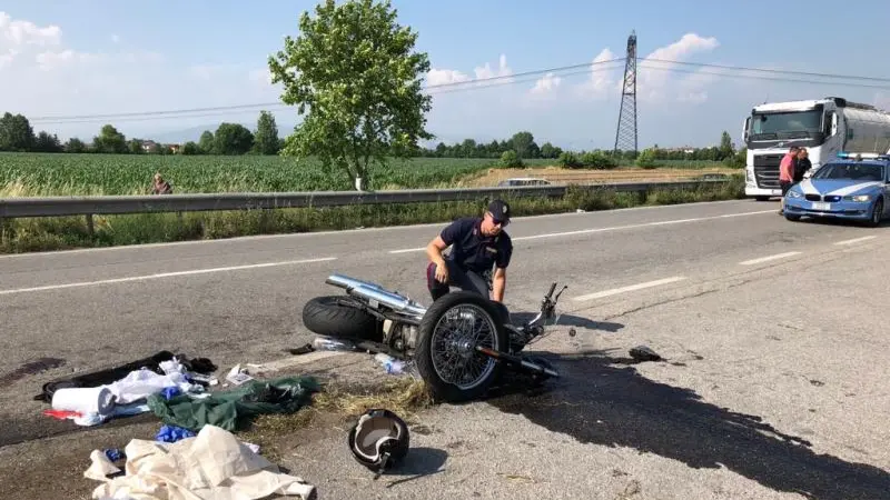 Auto-moto lungo la Lenese, gravissimo un 38enne