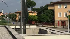 Molinetto di Mazzano, 13enne precipita mentre gioca sul municipio
