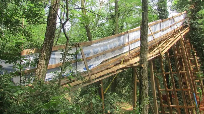 I concorrenti si sfideranno su passerelle sopraelevate