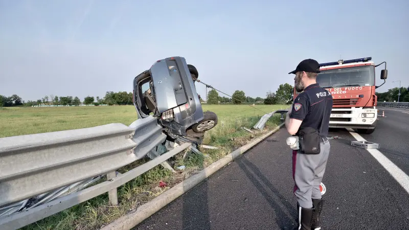 Tragico schianto in A4, morto un automobilista