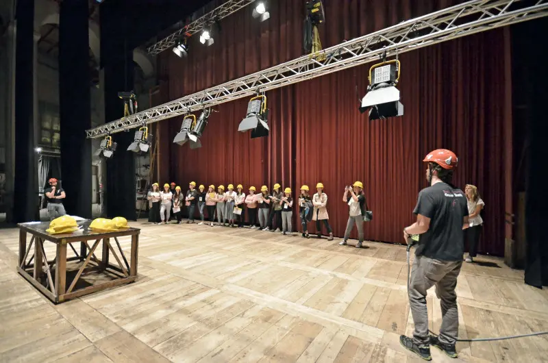 Gli studenti al Teatro Grande