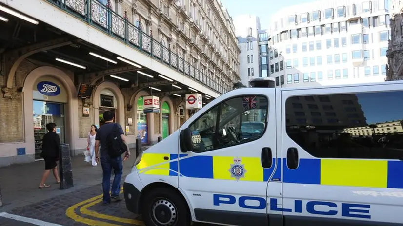 La stazione chiusa dalla polizia - Foto dai social