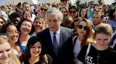 I ragazzi con il presidente del Parlamento Ue Antonio Tajani